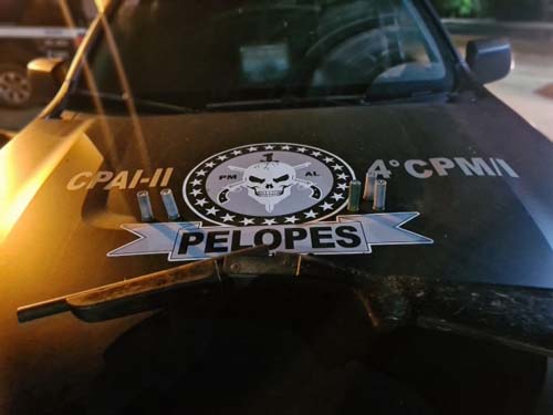 PM realiza diversas apreensões de armas e drogas e recupera veículos roubados