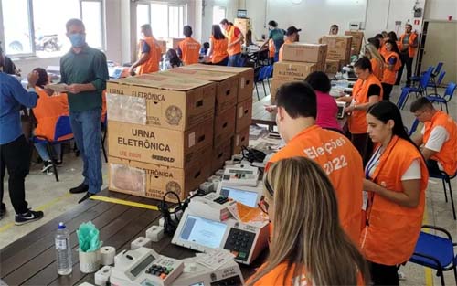 TRE inicia preparação das mais de oito mil urnas eletrônicas que serão utilizadas em AL