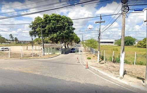 Reeducando foge pela porta da frente do Presídio de Segurança Máxima 2, em Maceió