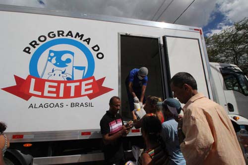 Governo de AL retoma Programa do Leite e lança sistema que otimiza distribuição