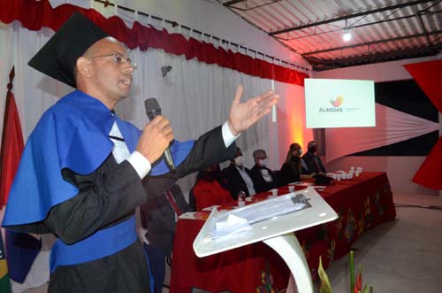 Reeducando cola grau dentro do presídio pela primeira vez em Alagoas