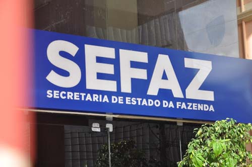 Falha no sistema hidráulico inunda prédio da Sefaz