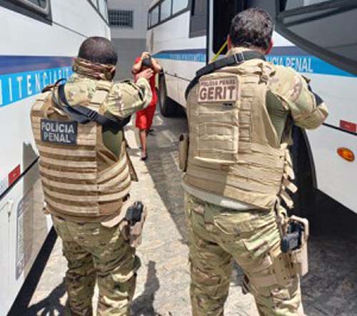 Seris realiza transferência de presos entre cidades do Estado