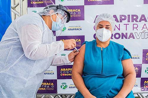 AL recebe novas doses e vai vacinar pessoas de 66 e 67 anos e profissionais de saúde a partir de 45 