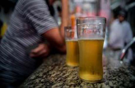 Alcoolismo é a principal causa de afastamento do trabalho por uso de drogas