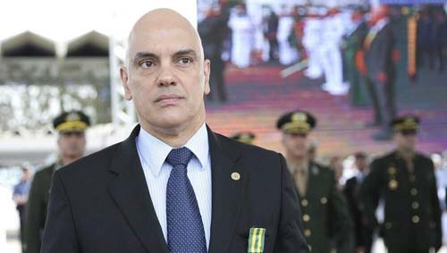 Alta cúpula das Forças Armadas adverte Moraes a 'não entrar no ringue' com Bolsonaro, diz mídia