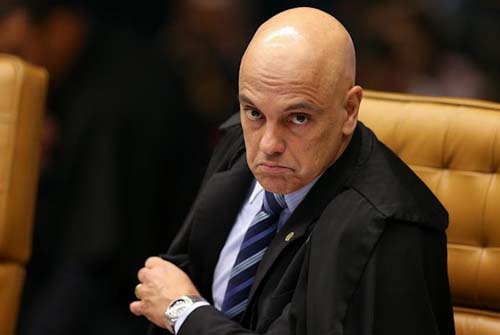 Moraes 'trava' julgamento sobre decretos de Bolsonaro e permite proliferação de armas no país