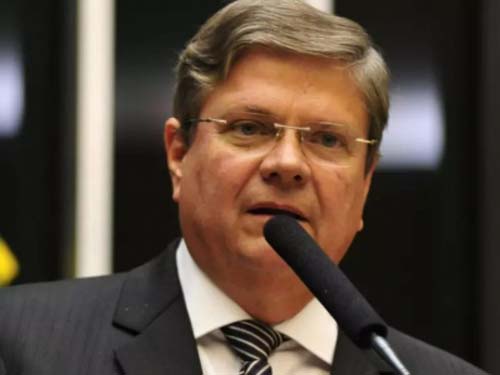 Após ser acometido pela covid-19, ex-prefeito de Penedo segue entubado em São Paulo