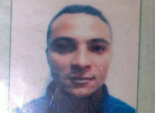 Pai é assassinado a tiros na frente das filhas que brincavam na porta de casa