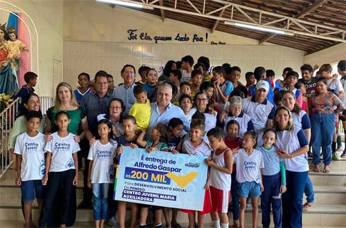 Alfredo Gaspar entrega em Penedo, R$ 1,1 milhão em emendas para Assistência Social e Saúde