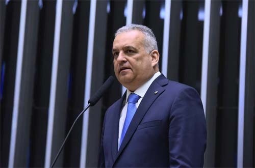 Alfredo Gaspar comemora aprovação de projeto que determina castração química para estupradores