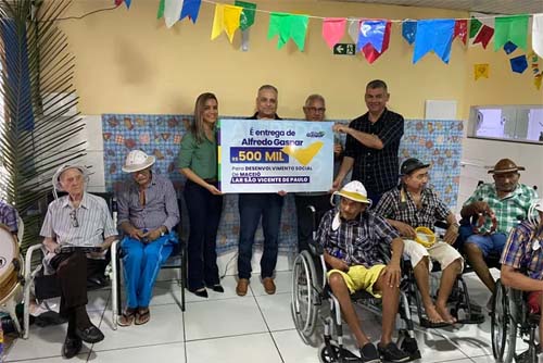 Alfredo Gaspar entrega emenda de R$ 500 mil ao Lar de Idosos São Vicente de Paulo