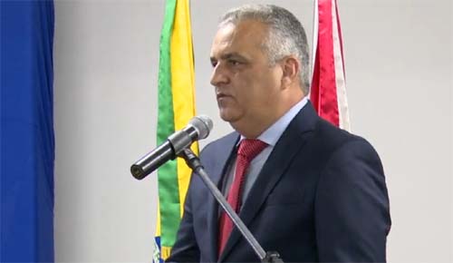 Alfredo Gaspar encontra mulher em trabalho de parto no meio da rua e a leva até a maternidade