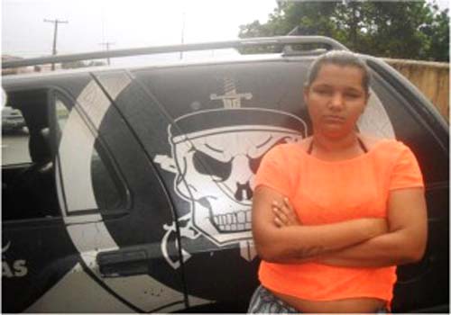 Pelopes prende mulher negociando crack em via pública de São Miguel dos Campos