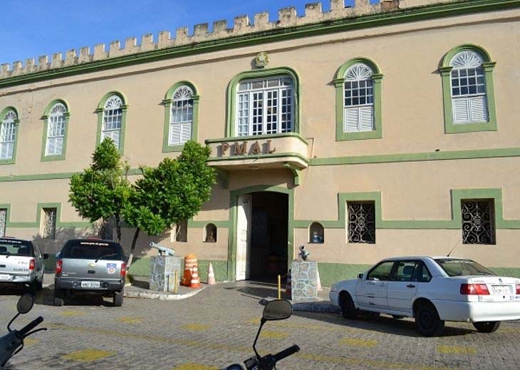 Policiais Militares Detidos por Extorsão em Maceió: Uso de Farda e Armamento Oficial em Ações Ilícitas