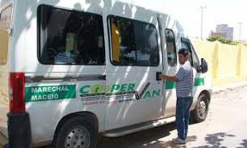 Complementares e passageiros reclamam de ponto final para vans