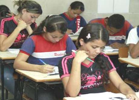 Pré-matrícula de alunos novatos da rede estadual começa nesta quarta