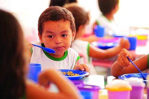 Alunos da rede pública de Maceió receberão auxílio de R$ 100,00; saiba como vai funcionar