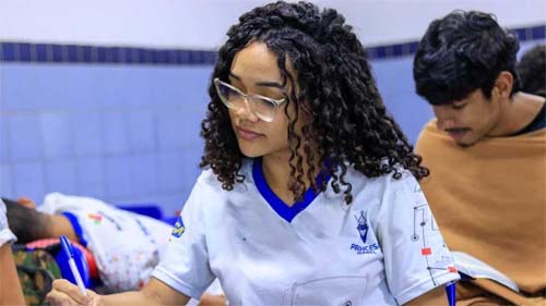 Governo de Alagoas anuncia incentivos financeiros para estudantes que participarem do Saeb 2025