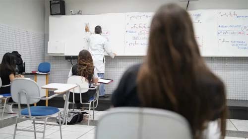 Ensino Médio: alunos podem receber bolsa a partir de março