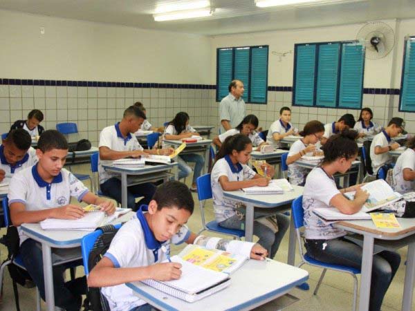 Brasil tem 1,4 milhão de professores nas salas de aula do ensino fundamental, diz Inep