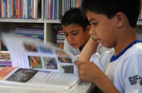 Rede pública de ensino recebe livros de história afro-brasileira