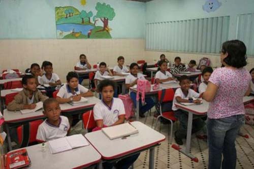 Desligamento de trabalhadores da educação por morte avança 120% em Alagoas este ano