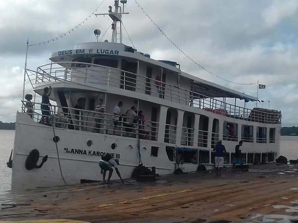 Embarcação naufraga no Amapá e deixa ao menos dois mortos