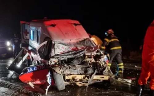 PC vai investigar acidente com ambulância em Palmeira dos Índios que deixou duas pessoas mortas