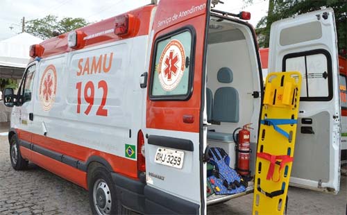 Motorista fica preso às ferragens após van capotar entre Porto de Pedras e Porto Calvo