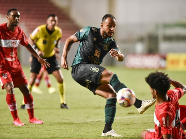 Na volta de Olívio, CRB perde para o América-MG fora de casa e fica perto do Z-4