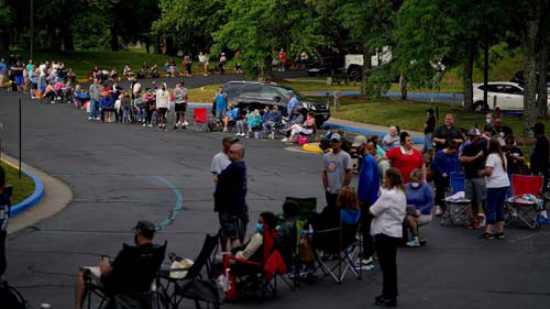 Após bonança, economia que Trump vai deixar reflete os 400.000 mortos pela pandemia nos EUA