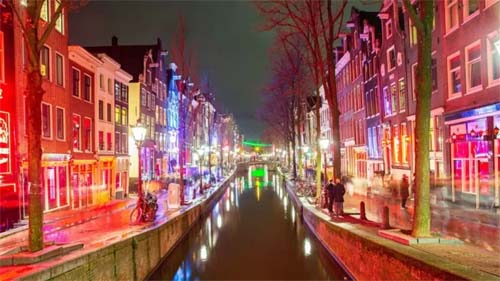 Por que Amsterdã vai proibir consumo de maconha em famosa área de prostituição