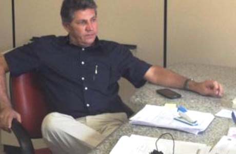Prefeito é afastado e outro tem seus bens bloqueados