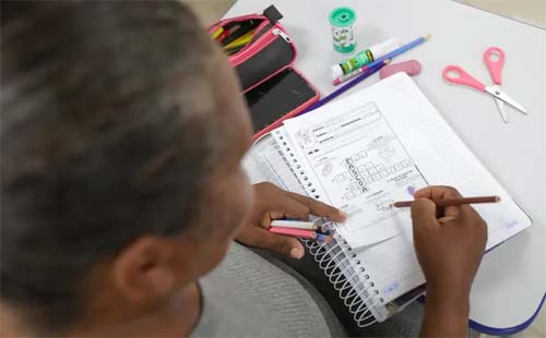 Alagoas lidera o ranking nacional de analfabetismo, enquanto Maceió destaca-se entre as capitais brasileiras