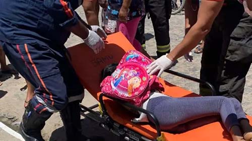 Mulher morre após sofrer atentado ao levar criança na escola