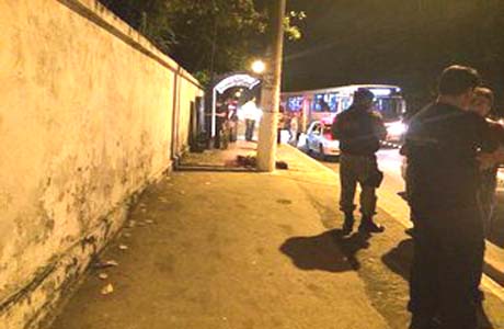 Liberado pela polícia, homem é morto em frente à Central de Flagrantes