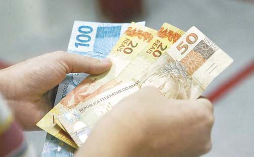 Aumento na Educação: retroativo será pago com o 13º dos servidores