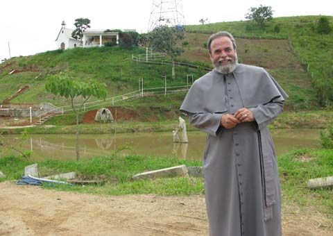 'Será que Deus me perdoa?', disse criminoso a padre Antônio Maria