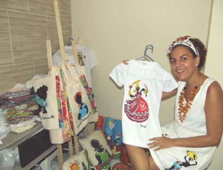 Artesã escolhe União dos Palmares para trabalhar a cultura afro em suas obras