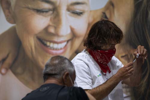 Anvisa aprova pedido da Fiocruz para importação de dois milhões de doses da vacina de Oxford