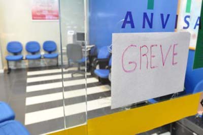 Pacientes com câncer podem ter de mudar tratamento devido greve da Anvisa