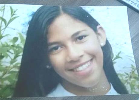 Família procura adolescente desaparecida