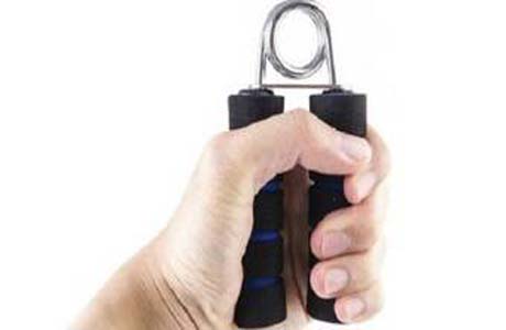 Força do punho ajuda a prever chance de ataque cardíaco e derrame, diz estudo
