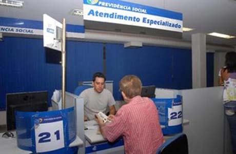 Dia do Aposentado: calote só resiste no empréstimo consignado do INSS