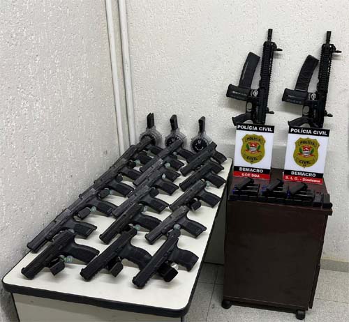 Polícia de SP apreende 20 pistolas semiautomáticas e dois fuzis que iriam abastecer facção criminosa