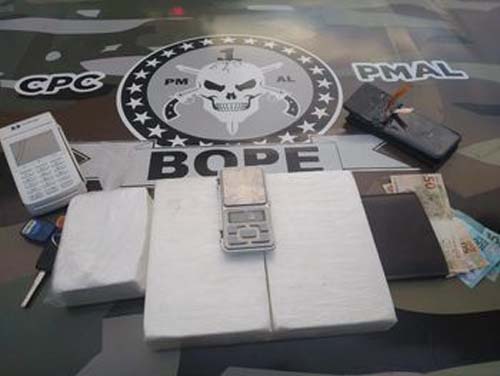 Homem é preso com mais de 2kg de cocaína no bairro da Ponta Verde, em Maceió