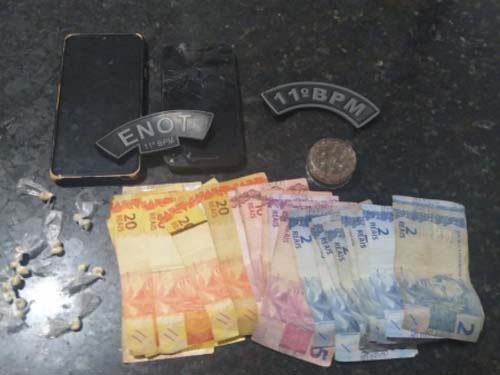 Duas mulheres, sendo uma de 15 anos, são detidas após serem flagradas com crack em Feliz Deserto