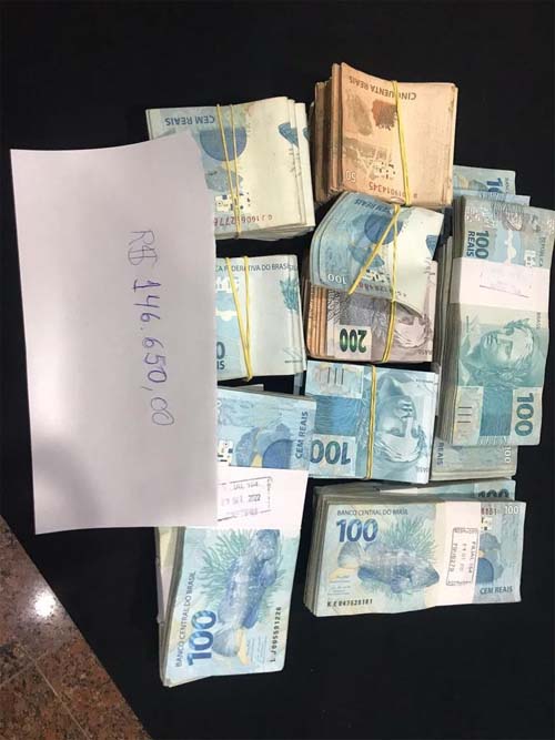 PF apreende R$ 145 mil em dinheiro e lista de nomes com parlamentar alagoano em hotel