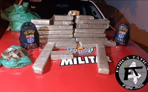 Suspeitos de tráfico de drogas fogem e deixam para trás mais de 13 kg de maconha no Barro Duro